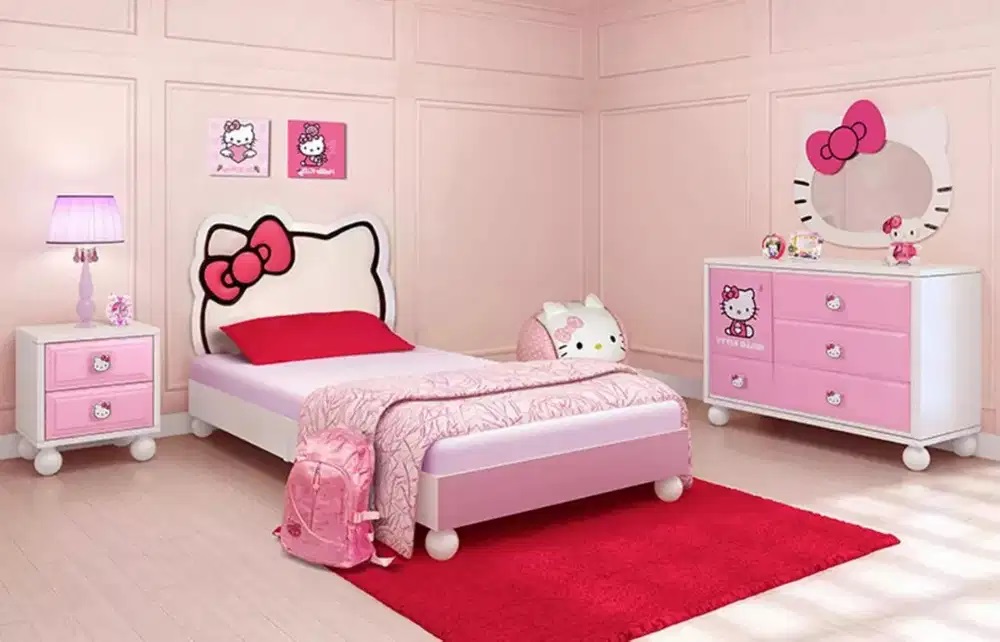 Kamar Luas dengan Dekorasi Hello Kitty