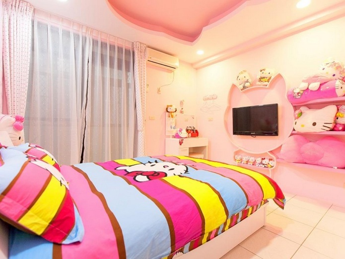 Kamar Hello Kitty yang Penuh Warna