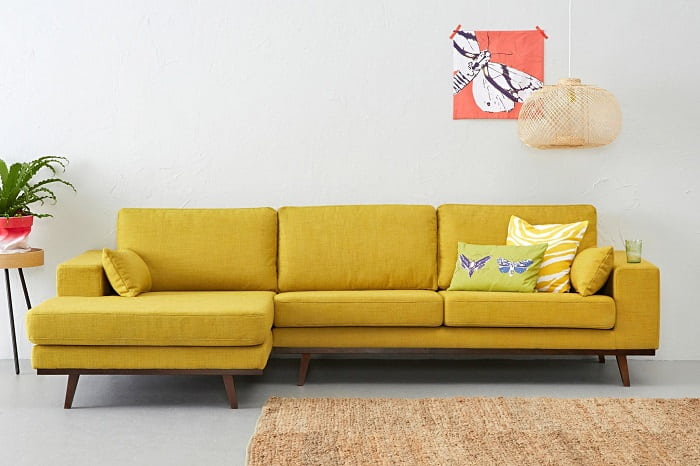 sofa kuning ruang netral 1