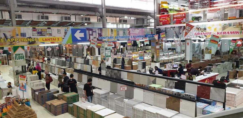 cari granit dan keramik semua ada di qhomemart