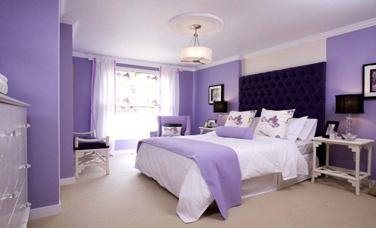 purple kamar tidur monokrom