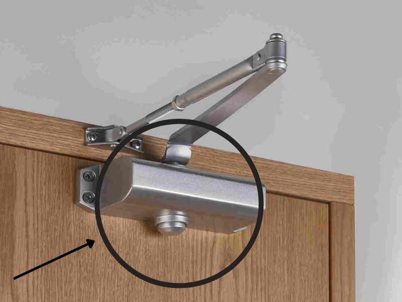 bagian besar door closer