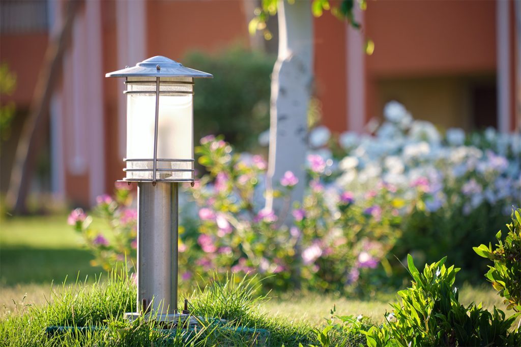 lampu tancap tenaga surya 