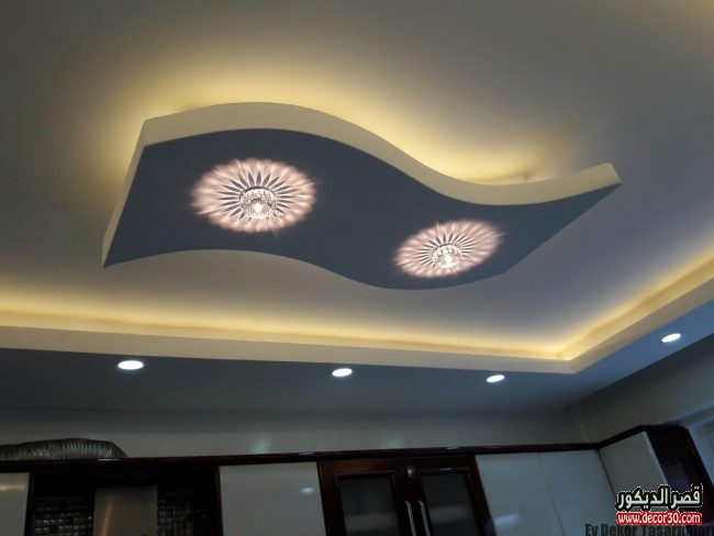 plafon gypsum bentuk berbentuk unik dengan lampu tanam