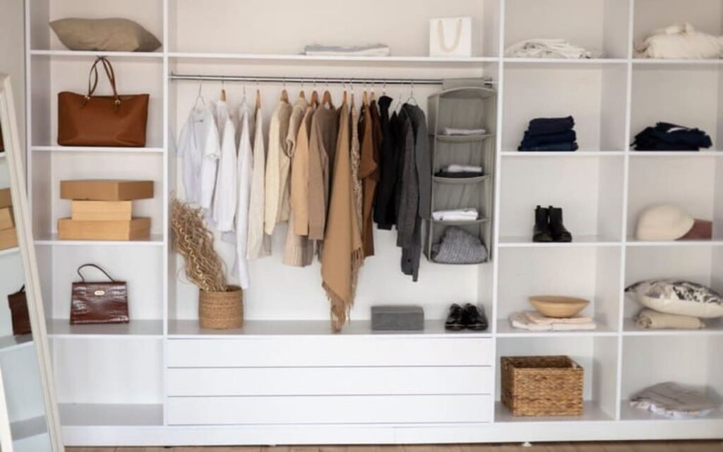 Wardrobe minimalis