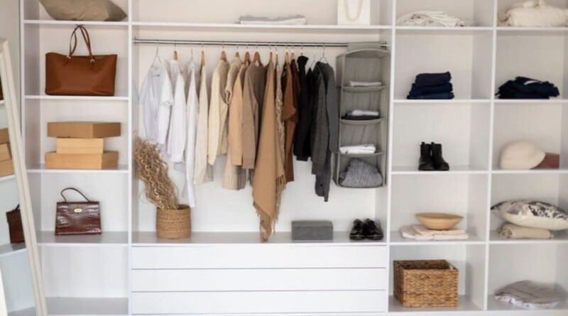 Wardrobe minimalis