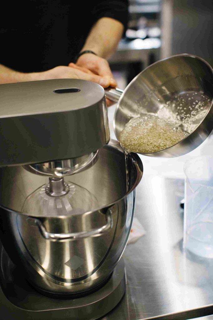 stand mixer terbaik 